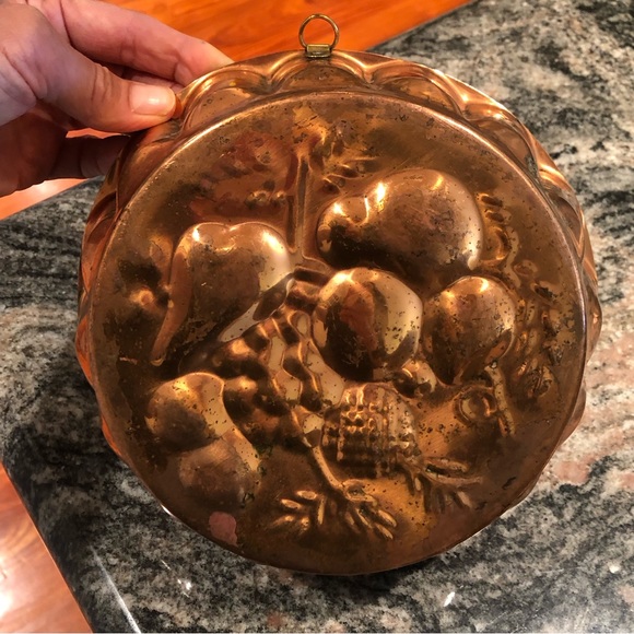 Vintage Fluted Copper Mold - Picture 1 of 7